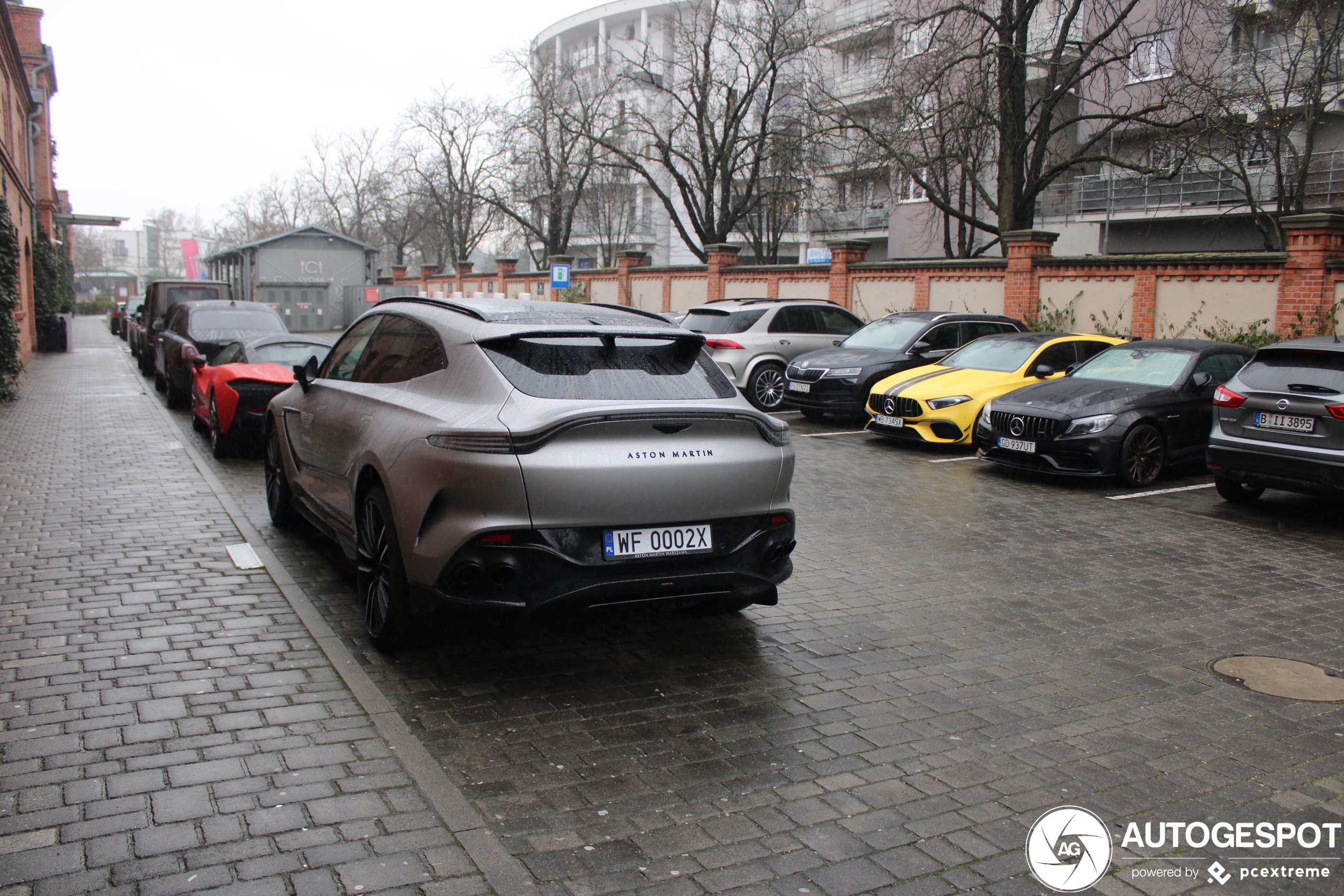 Aston Martin DBX707