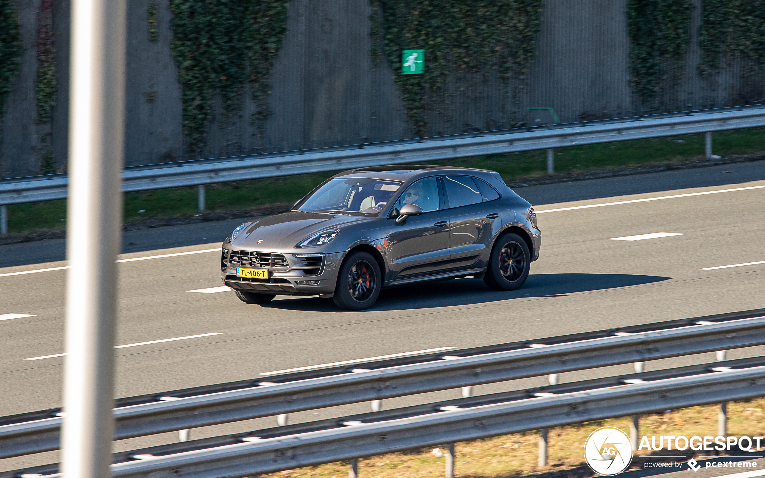 Porsche 95B Macan Turbo