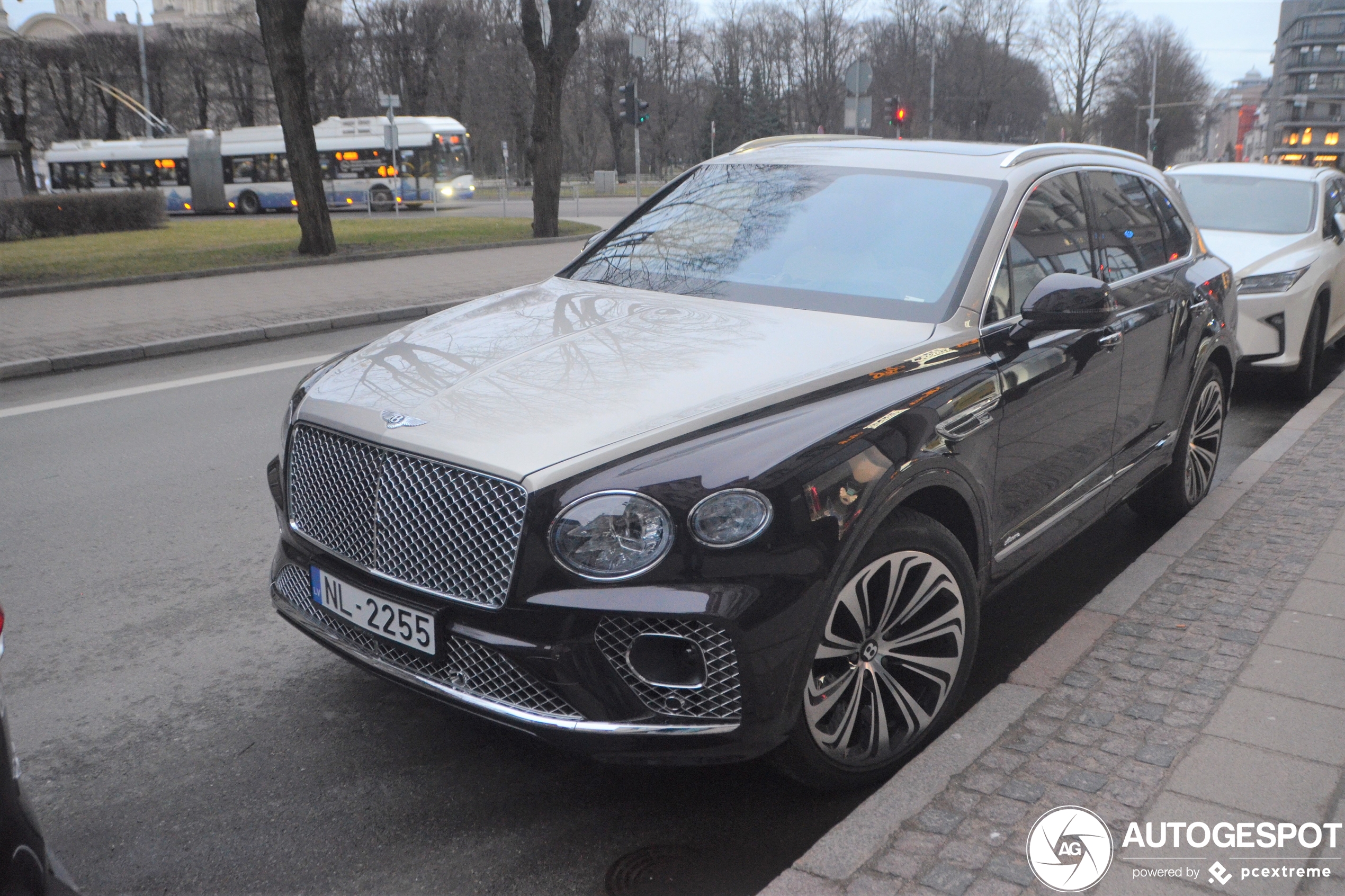 Bentley Bentayga Azure