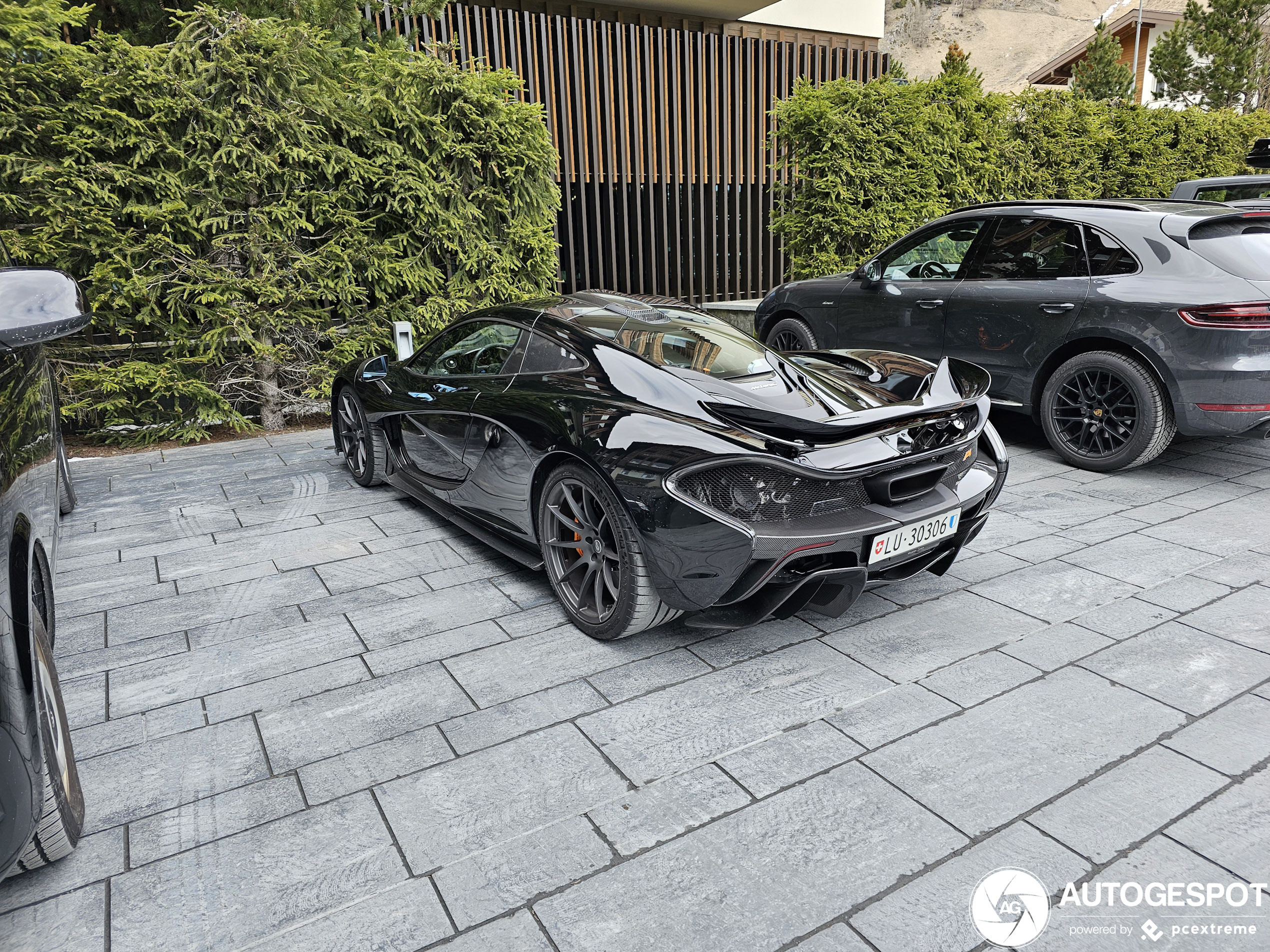 McLaren P1 opent het seizoen in Andermatt