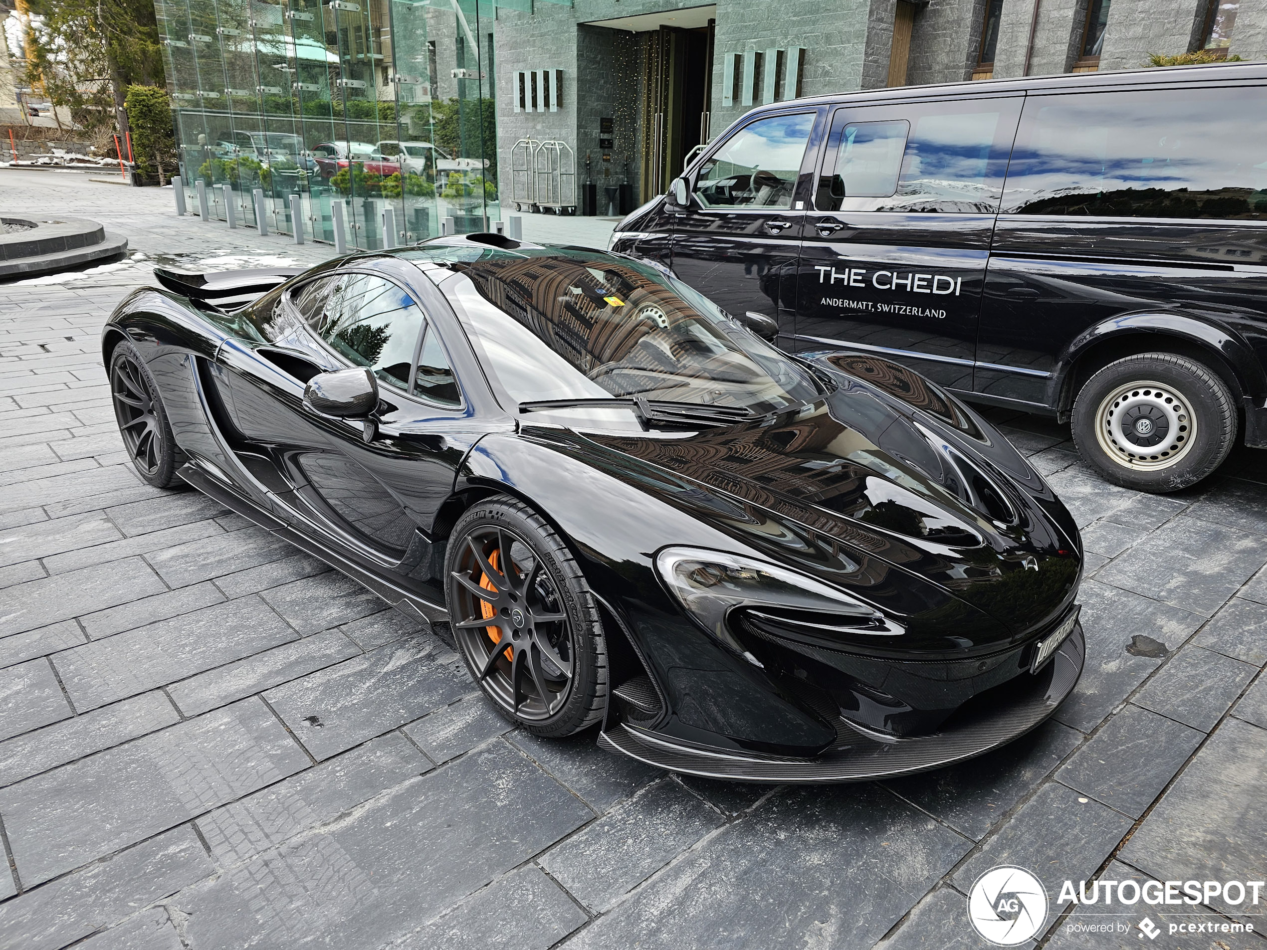 McLaren P1 opent het seizoen in Andermatt