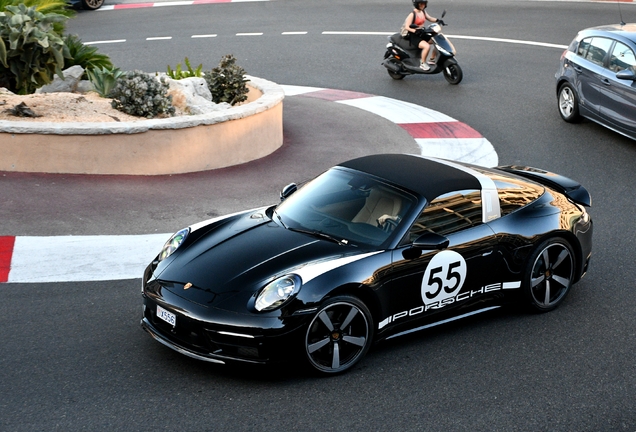 Porsche 992 Targa 4S Heritage Design Edition