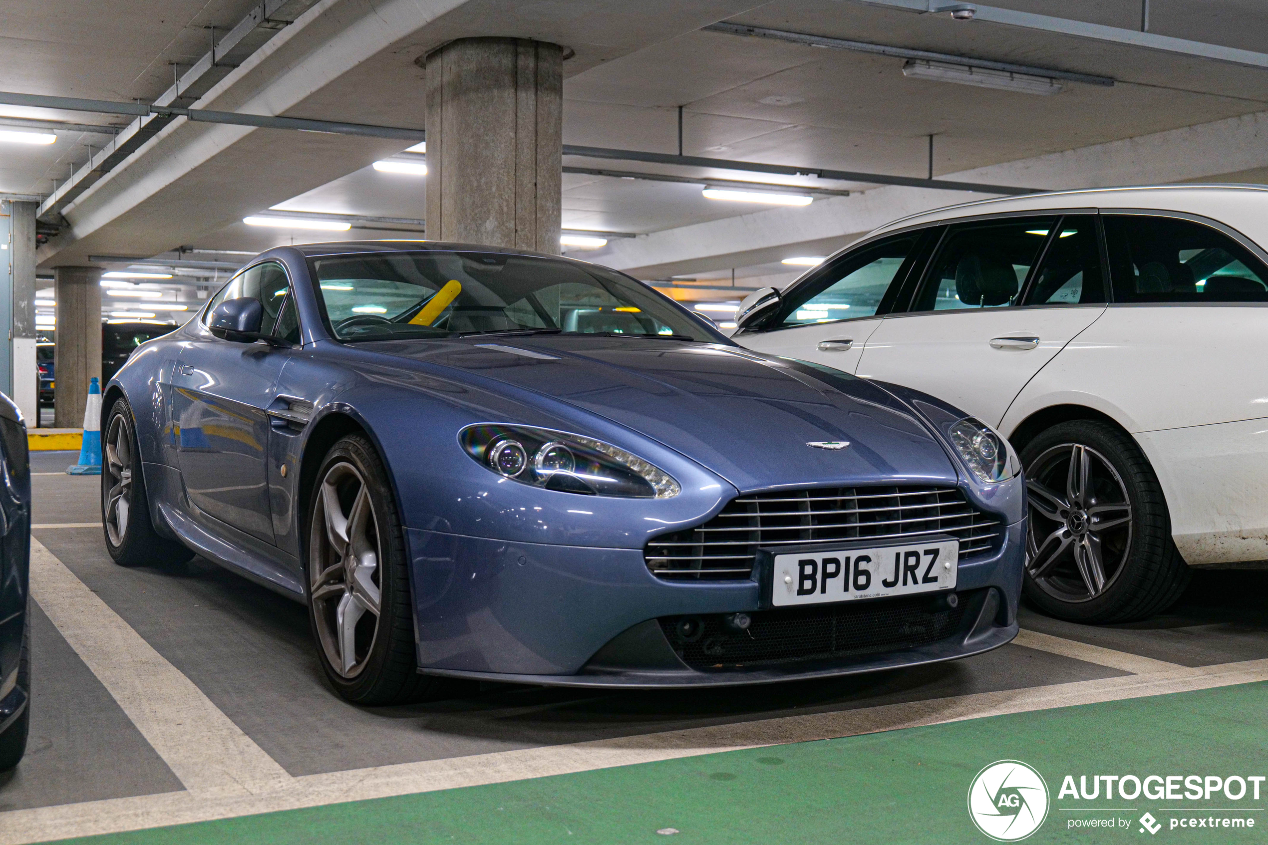 Aston Martin V8 Vantage 2012