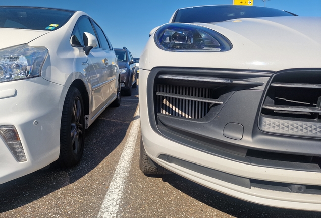 Porsche 95B Macan GTS MkIII