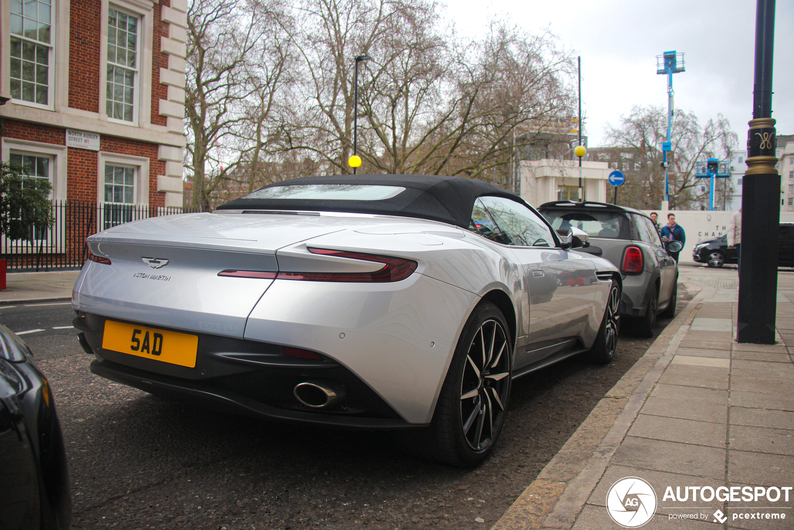 Aston Martin DB11 V8 Volante