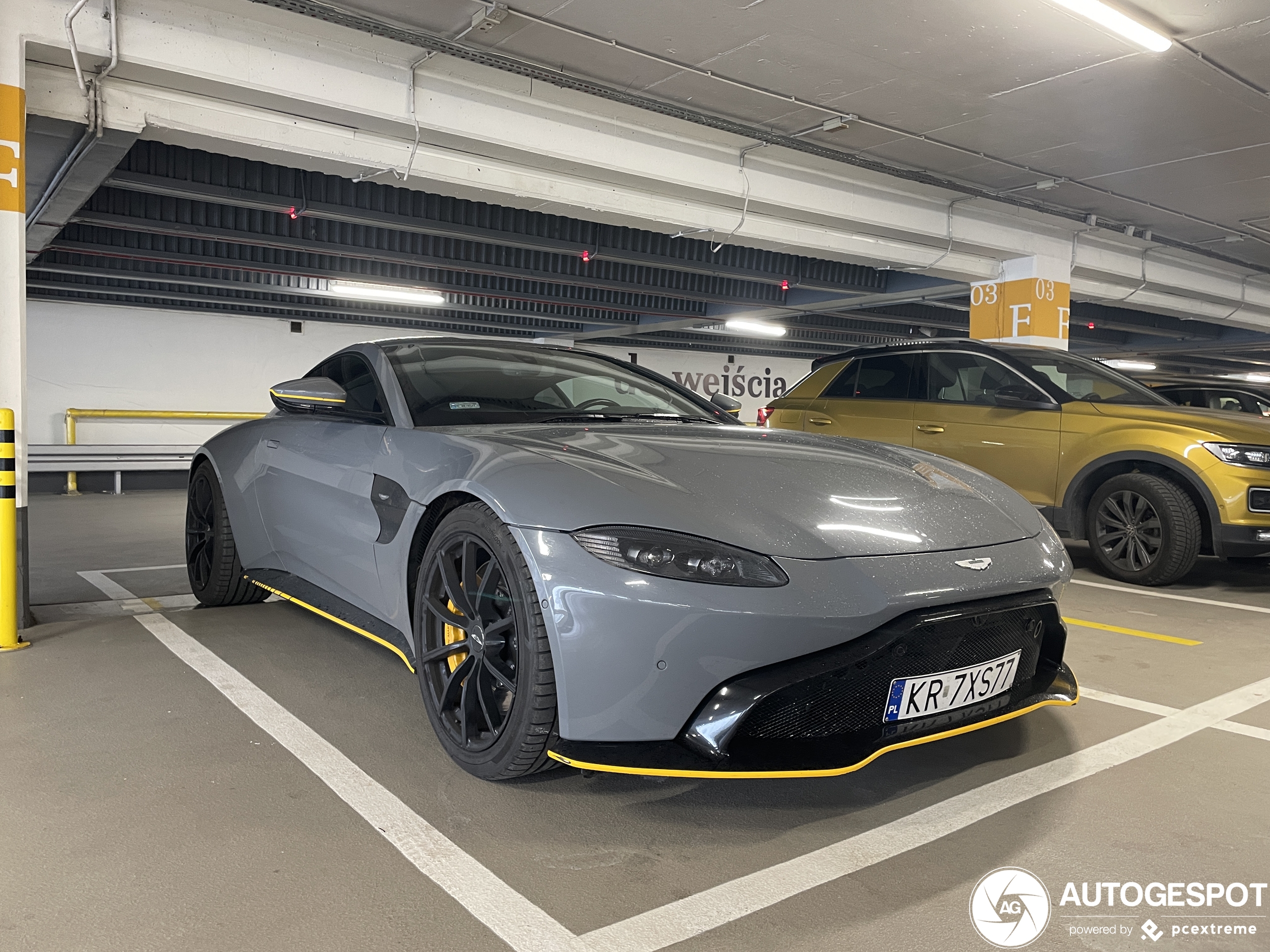 Aston Martin V8 Vantage 2021 007 Edition