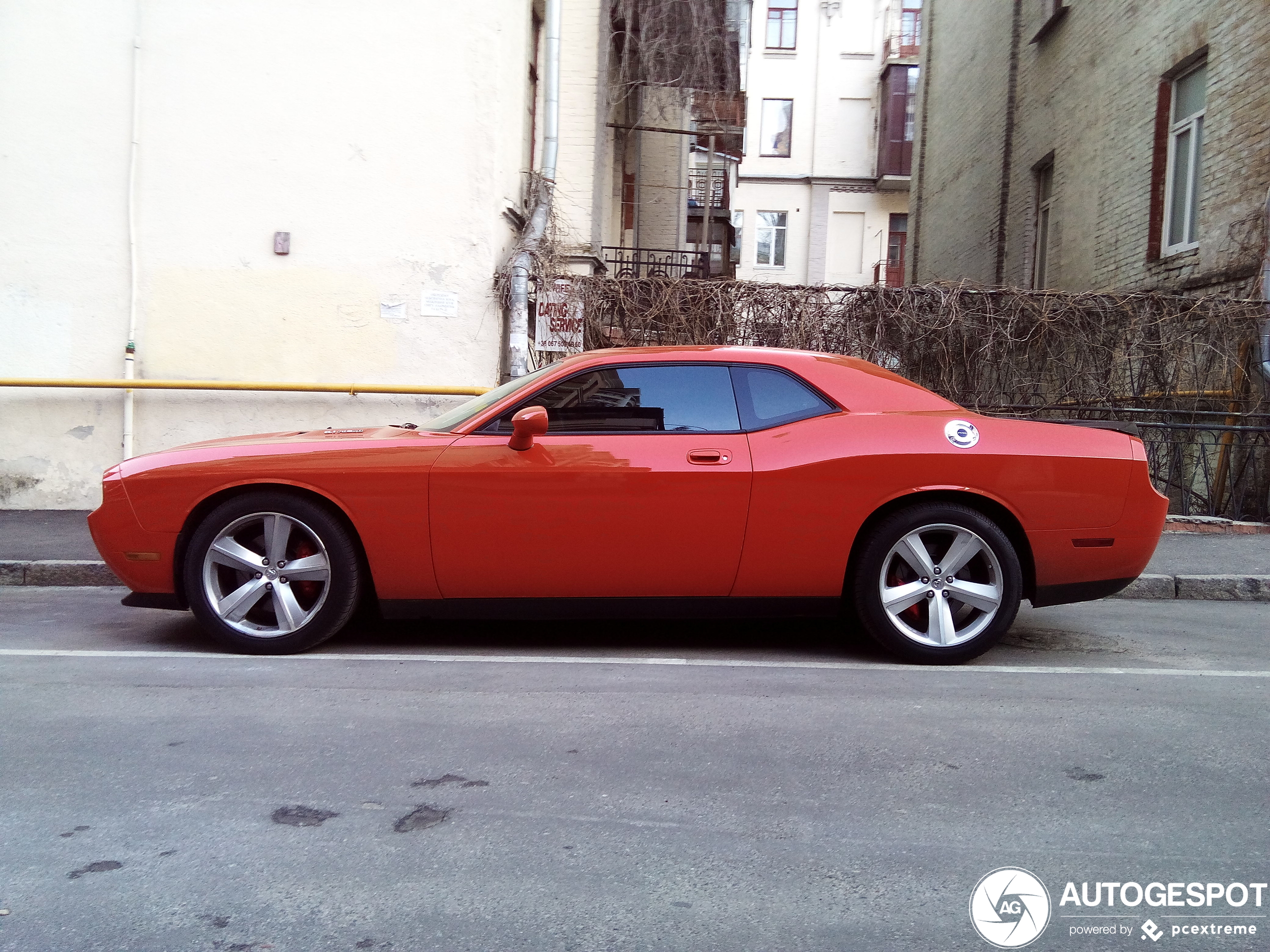 Dodge Challenger SRT-8