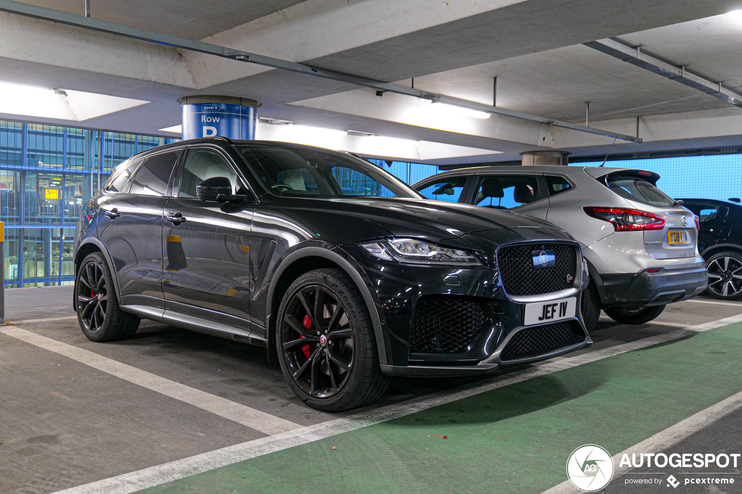 Jaguar F-PACE SVR