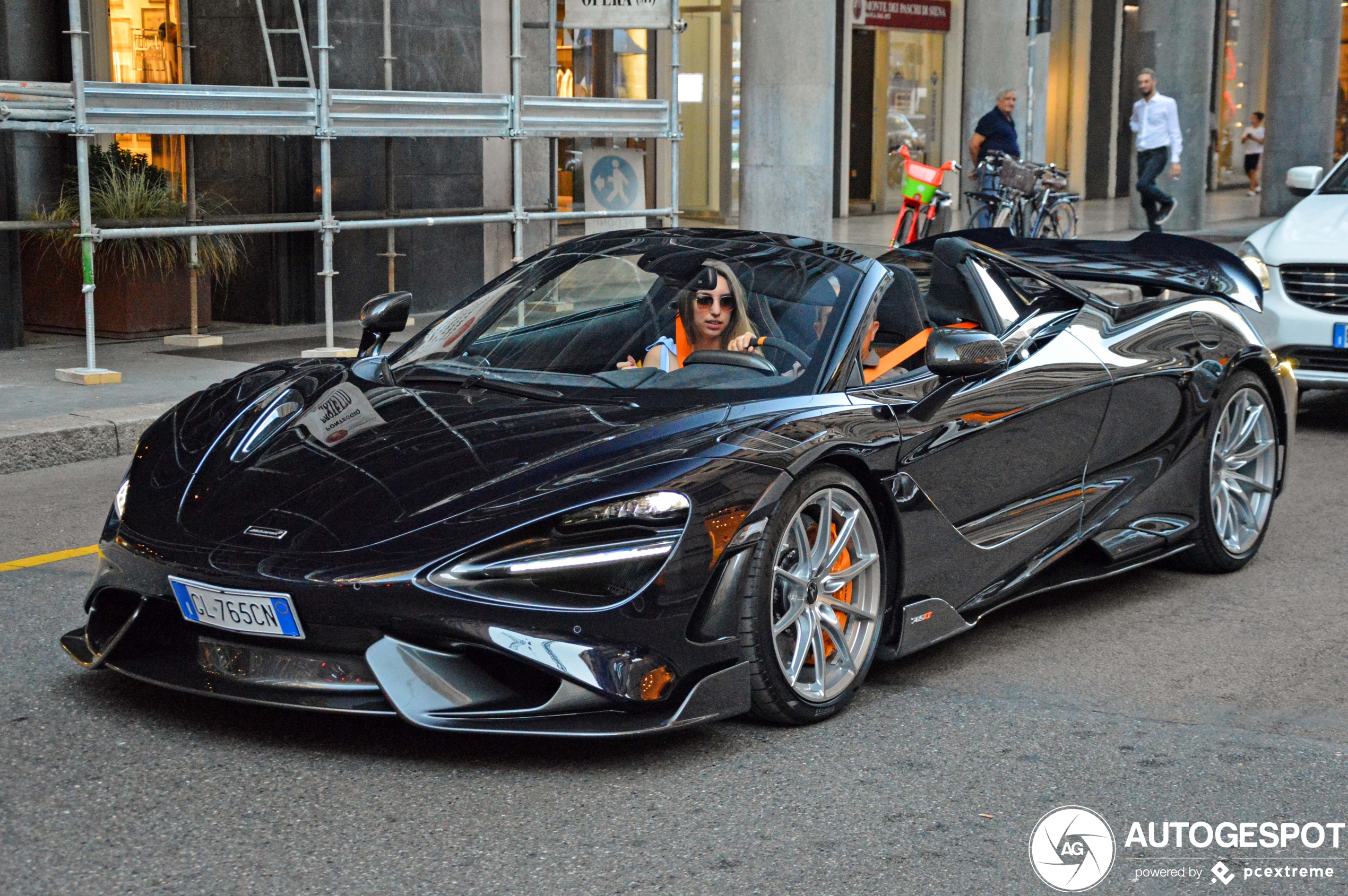 McLaren 765LT Spider