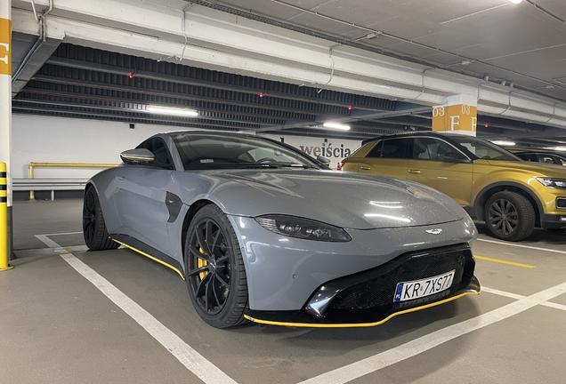 Aston Martin V8 Vantage 2021 007 Edition