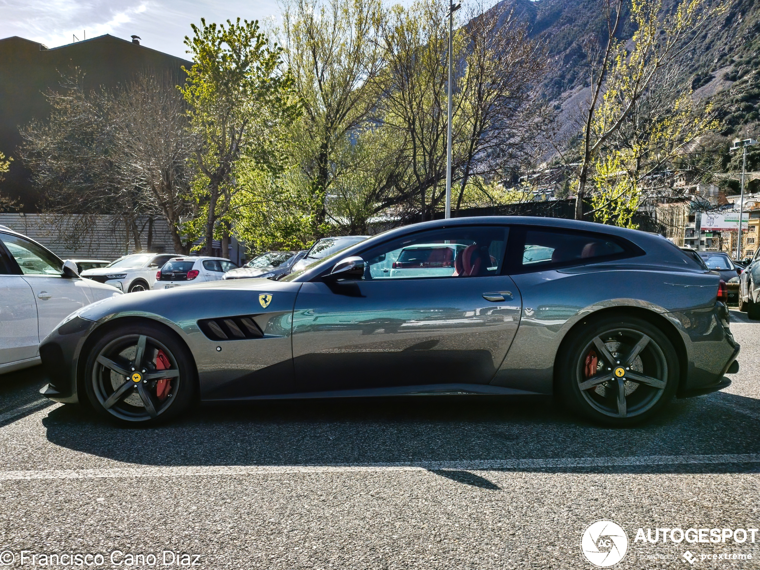 Ferrari GTC4Lusso T