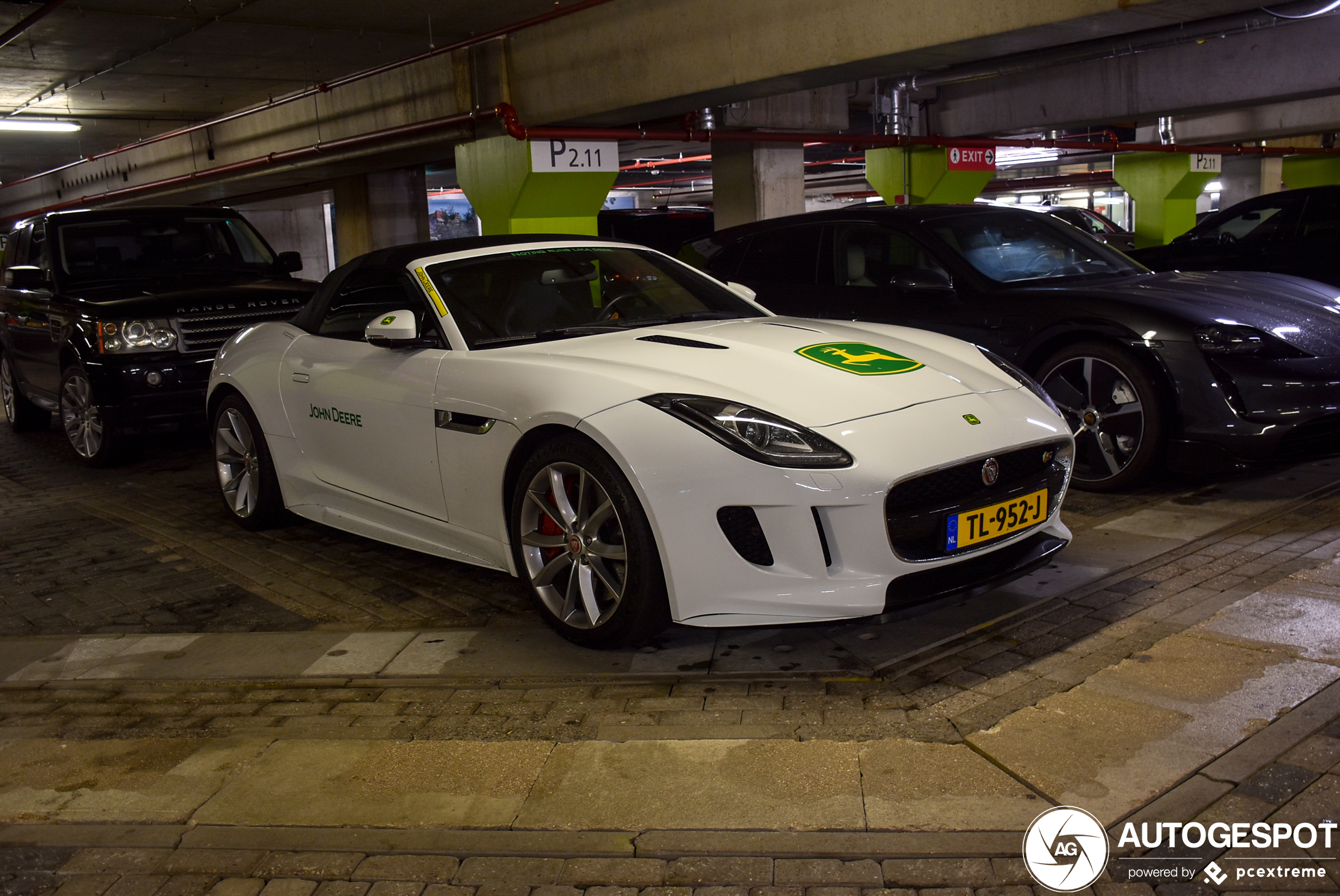 Jaguar F-Type pleegt identiteitsfraude