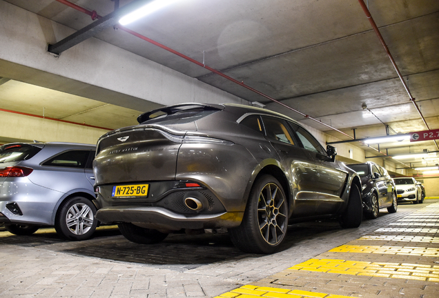 Aston Martin DBX