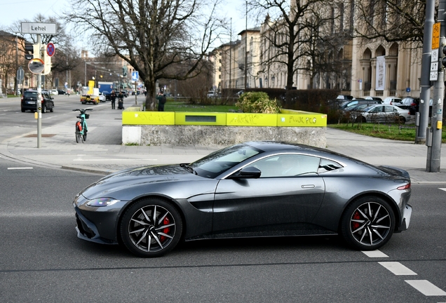 Aston Martin V8 Vantage 2018