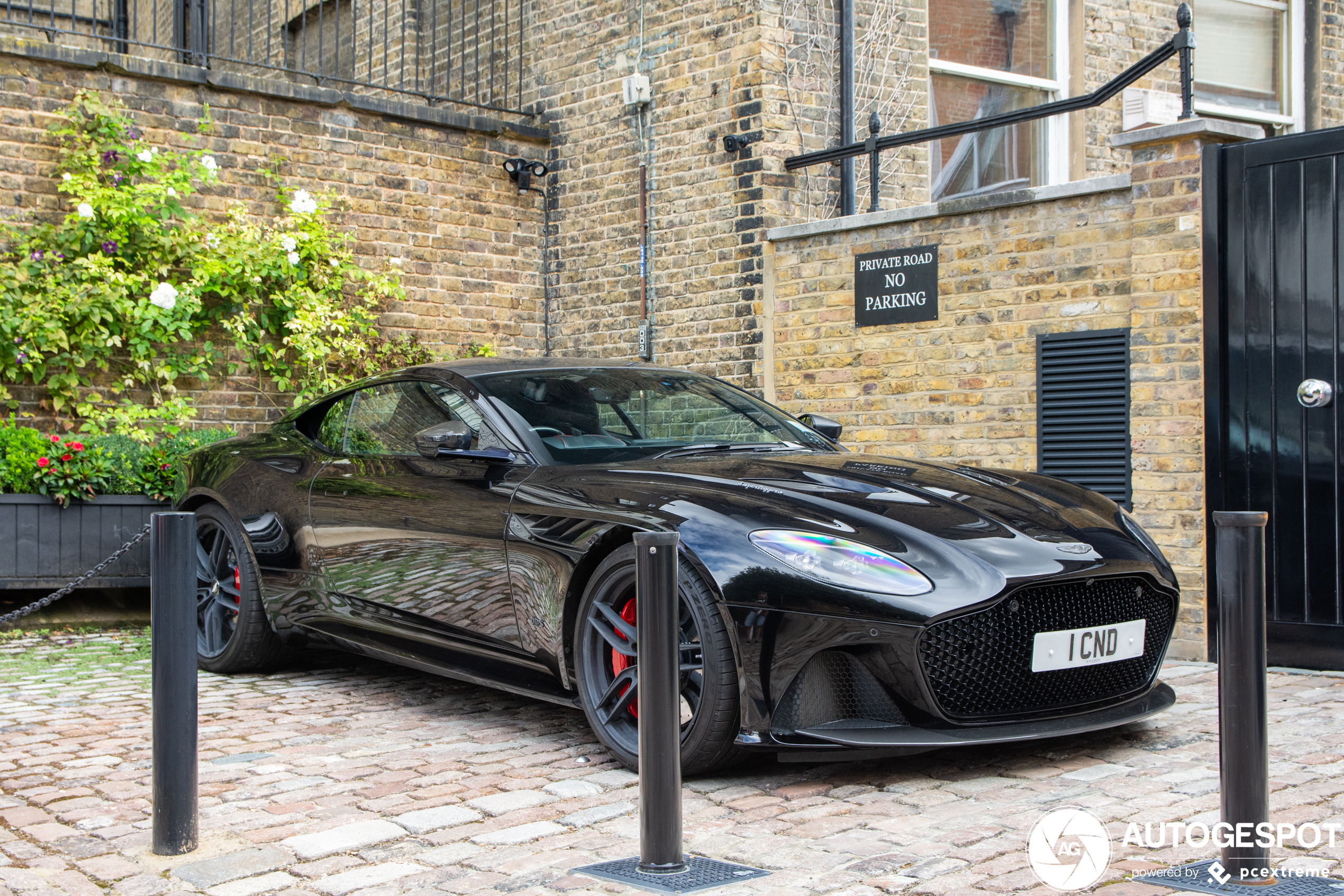 Aston Martin DBS Superleggera