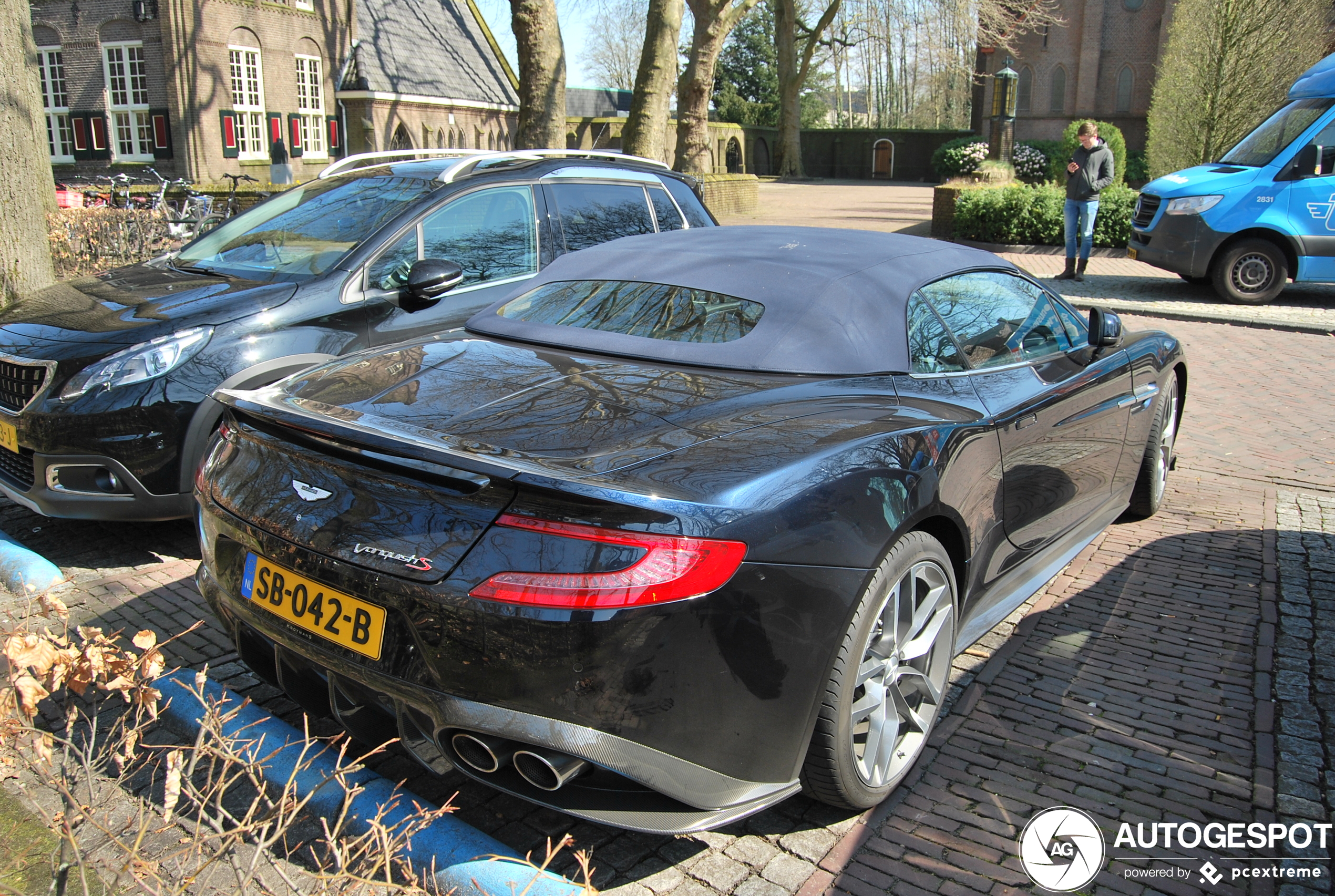 Aston Martin Vanquish S Volante 2017