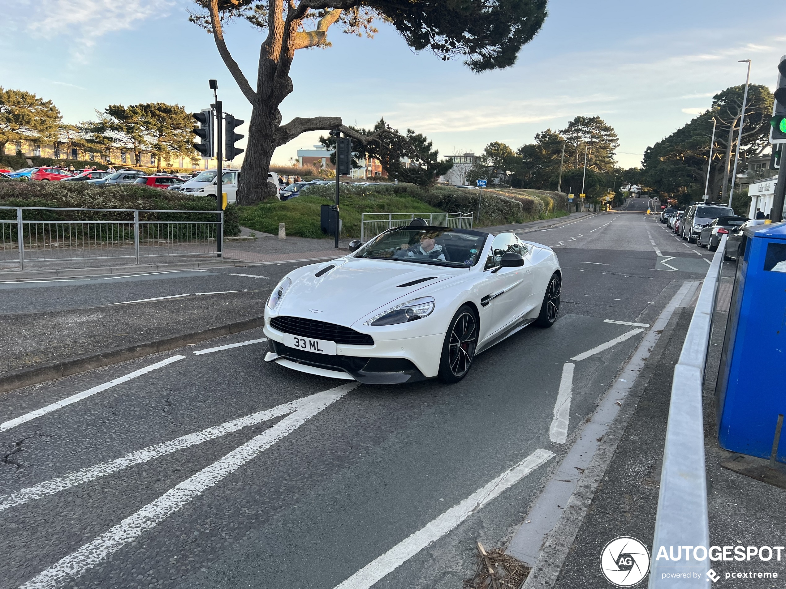 Aston Martin Vanquish Volante 2015 Carbon White Edition