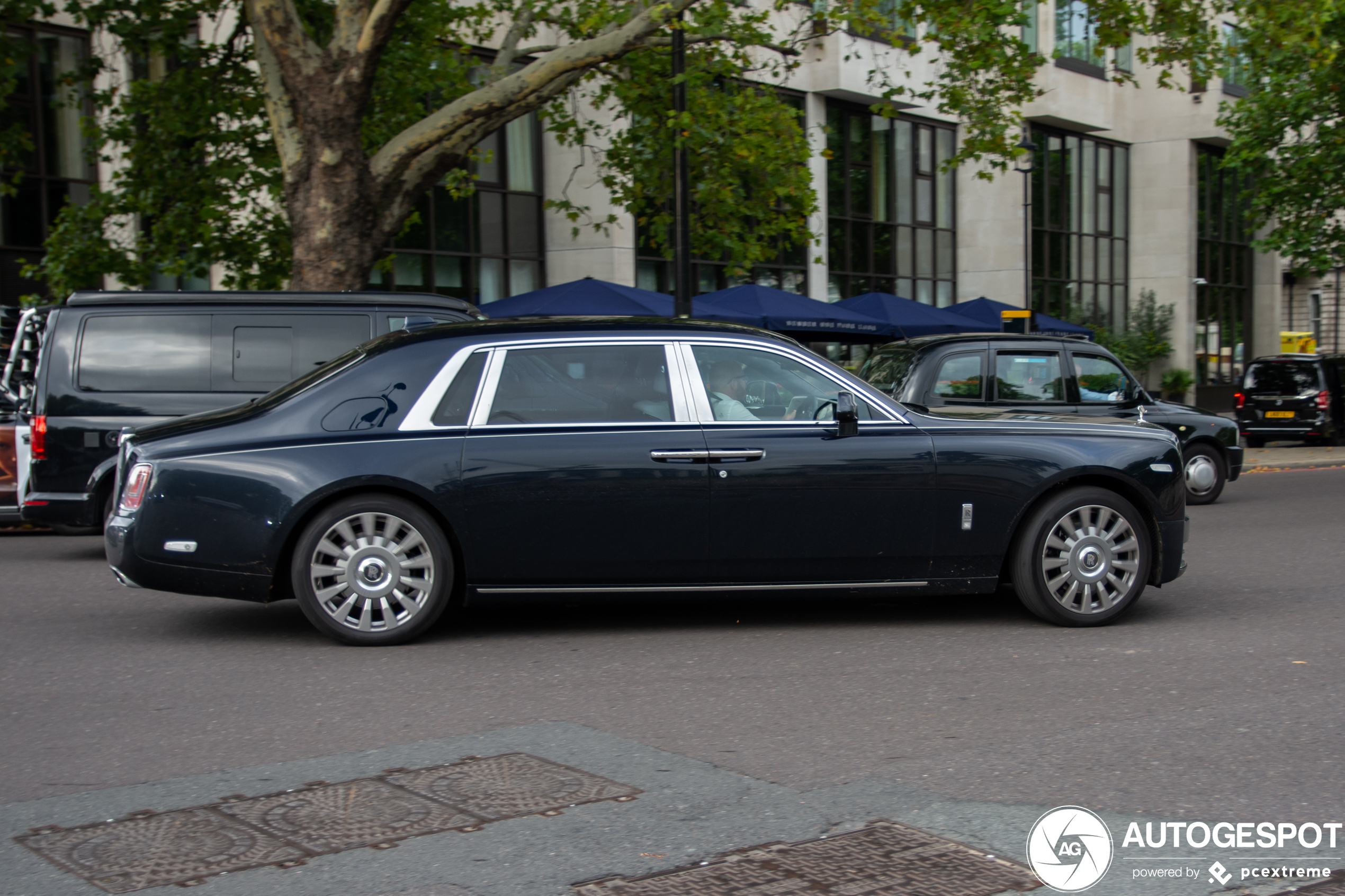 Rolls-Royce Phantom VIII EWB