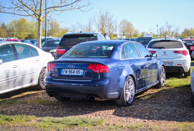 Audi RS4 Sedan