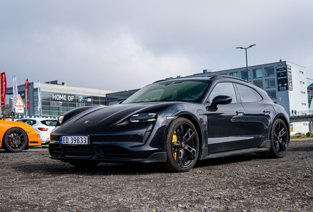 Porsche Taycan Turbo S Cross Turismo