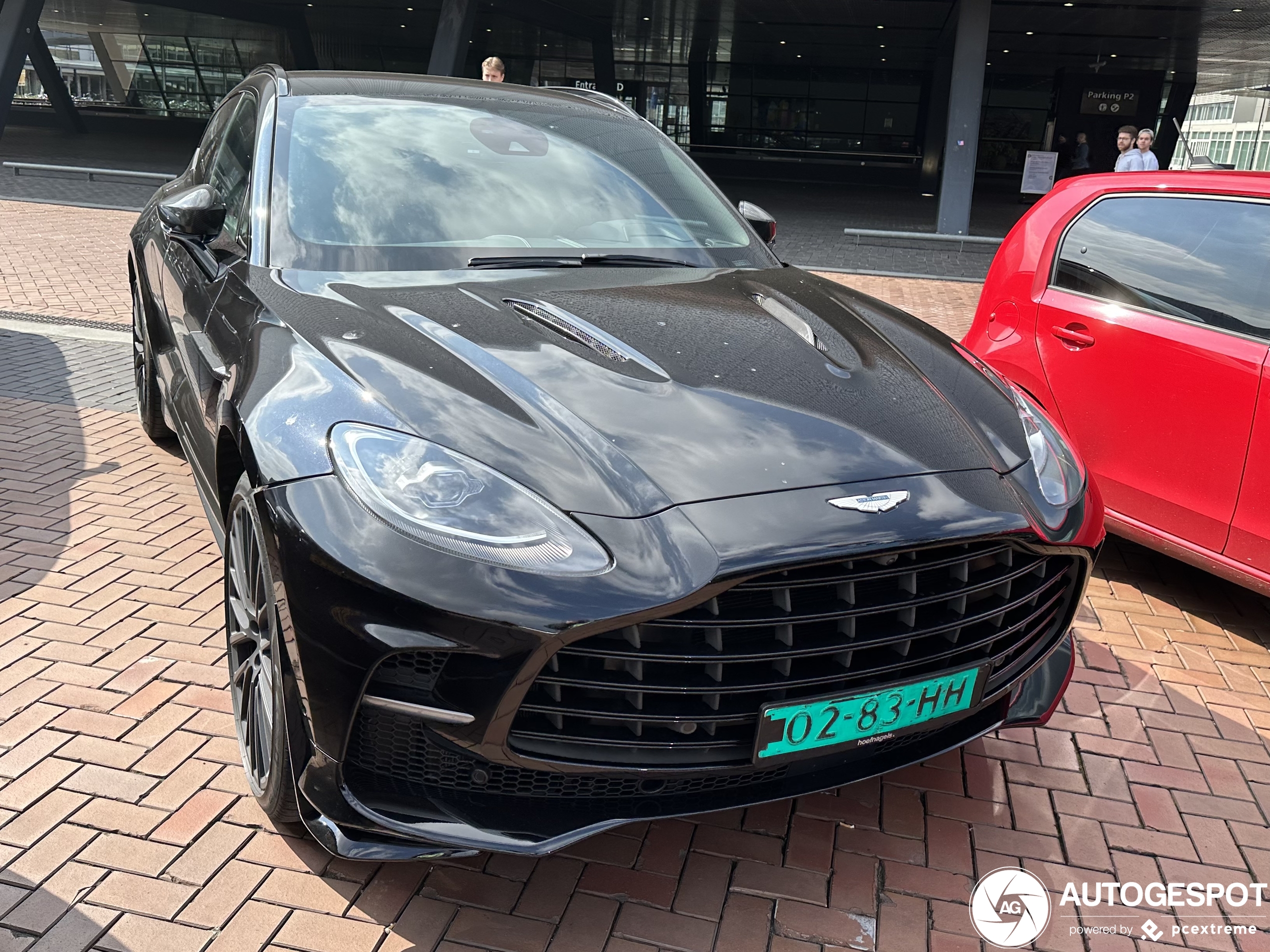 Aston Martin DBX707