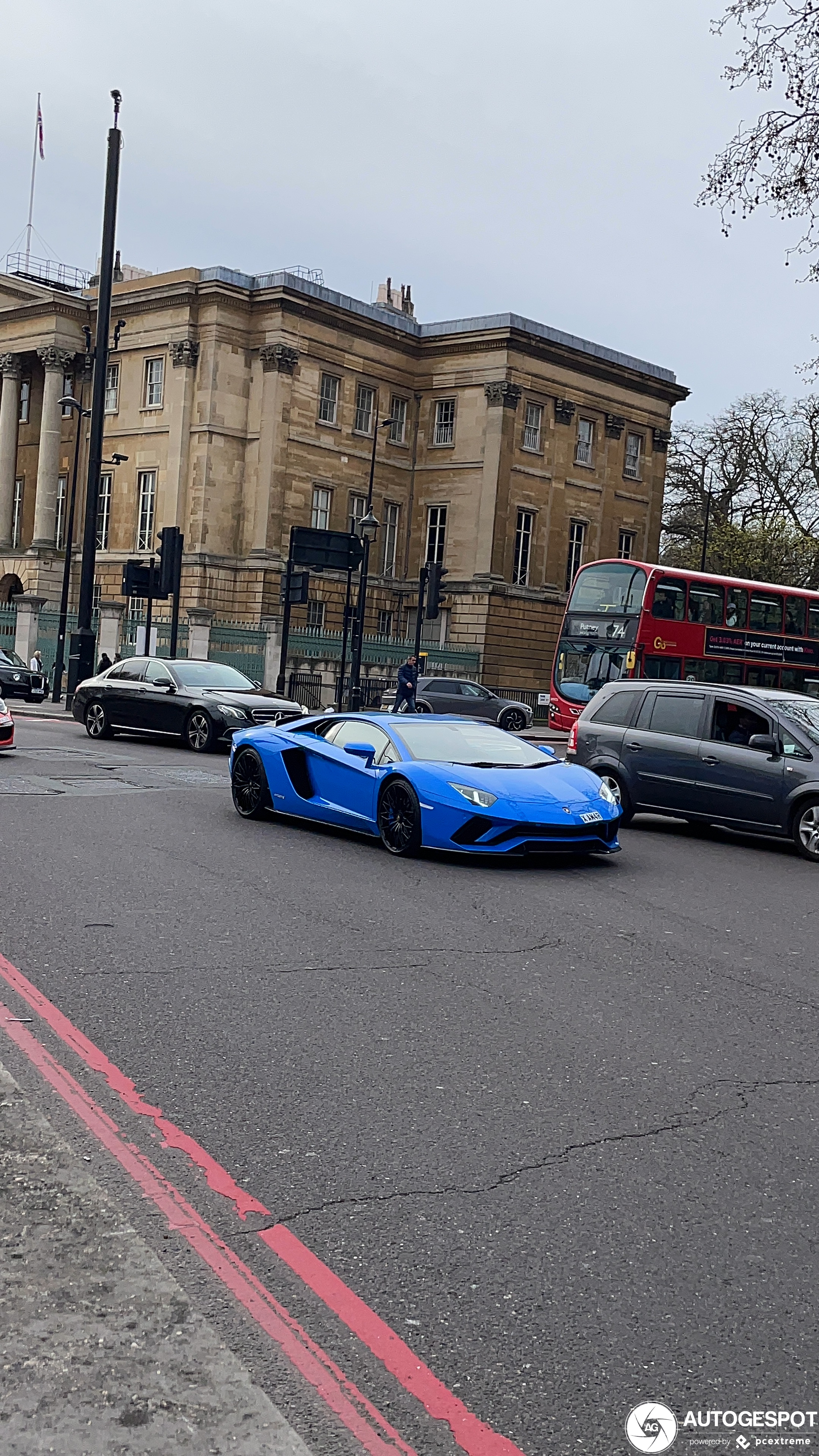 Lamborghini Aventador S LP740-4