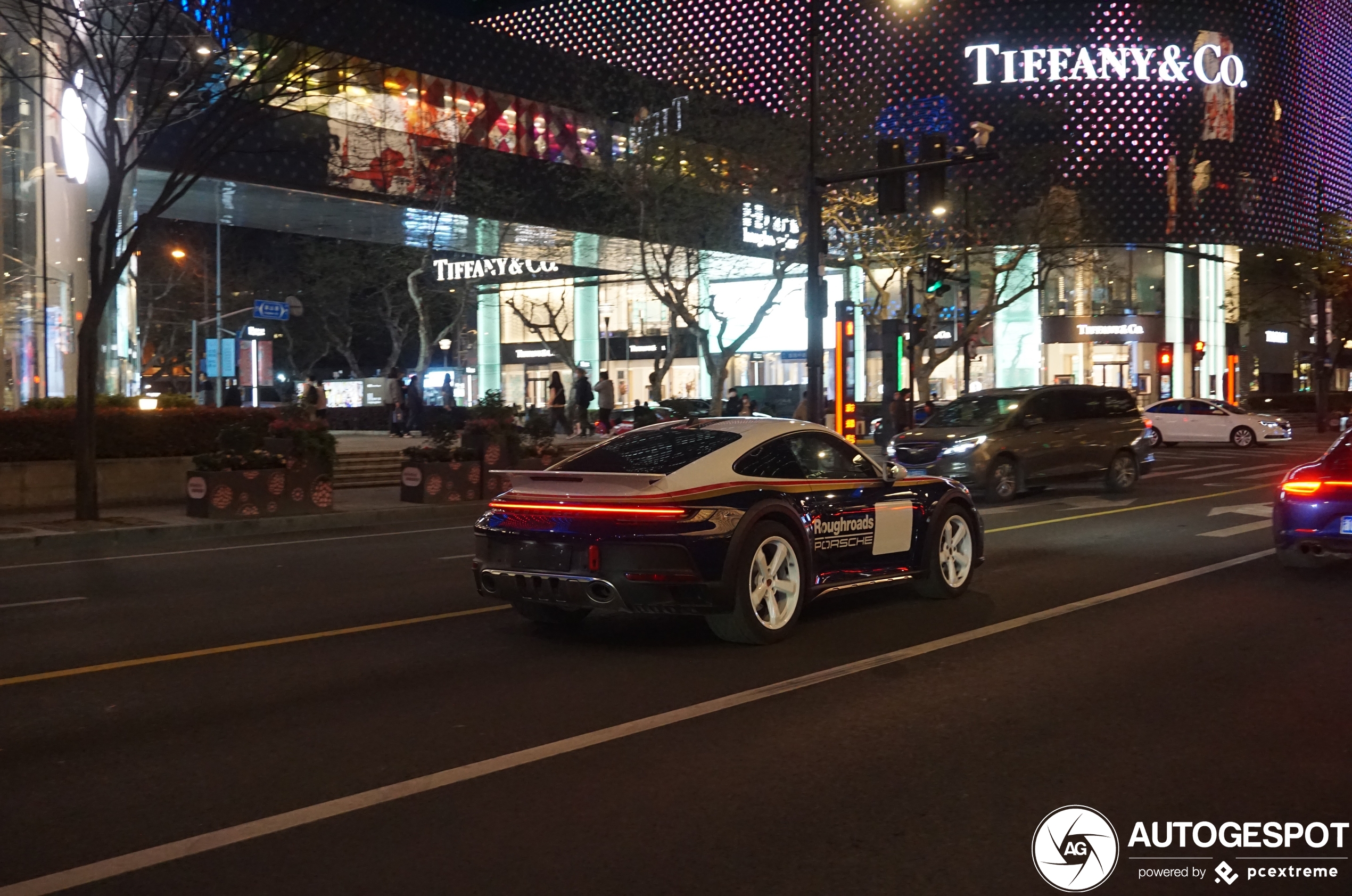 Shanghai wordt geëerd met bezoek van Porsche 992 Dakar