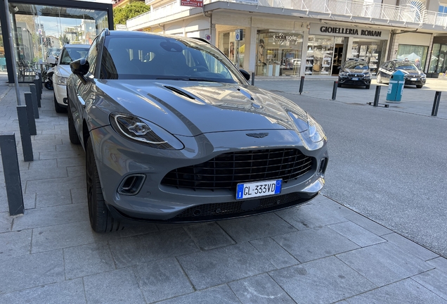 Aston Martin DBX