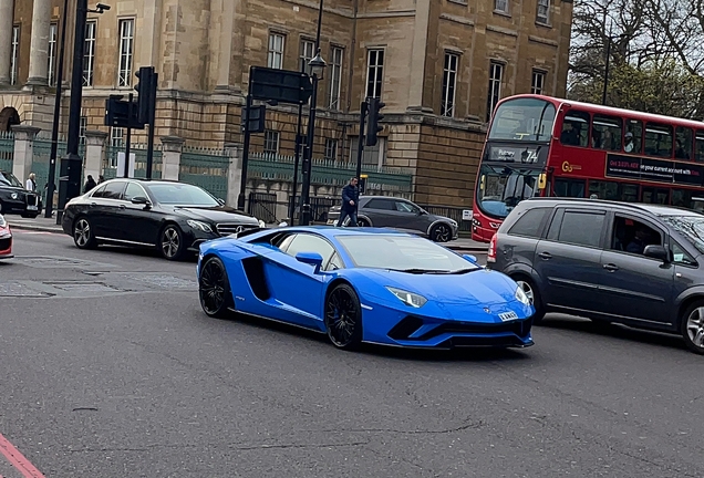 Lamborghini Aventador S LP740-4