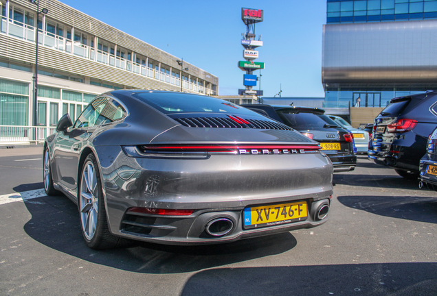 Porsche 992 Carrera 4S