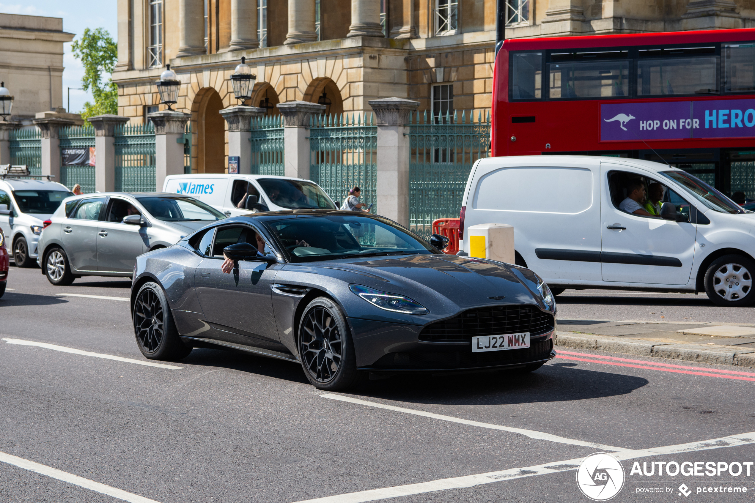 Aston Martin DB11