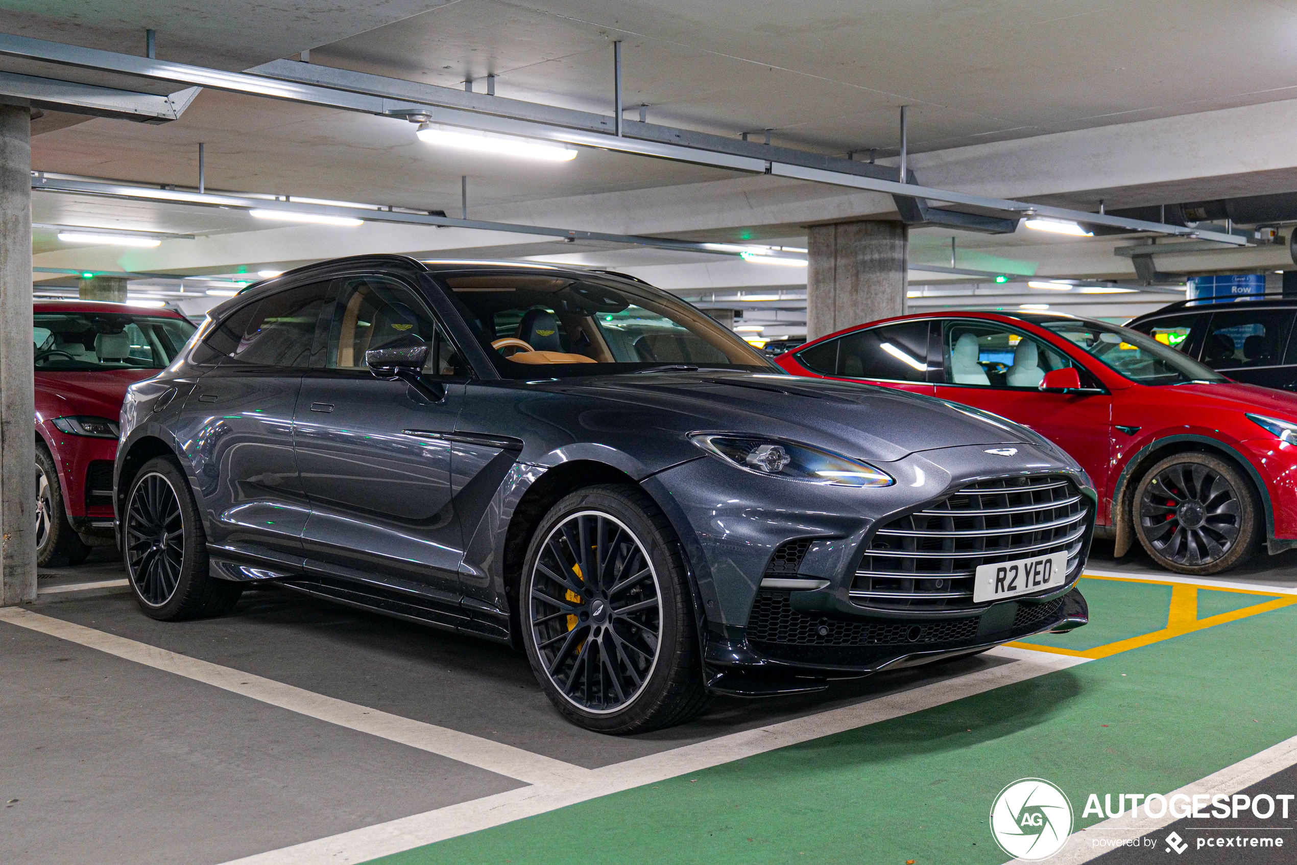 Aston Martin DBX707