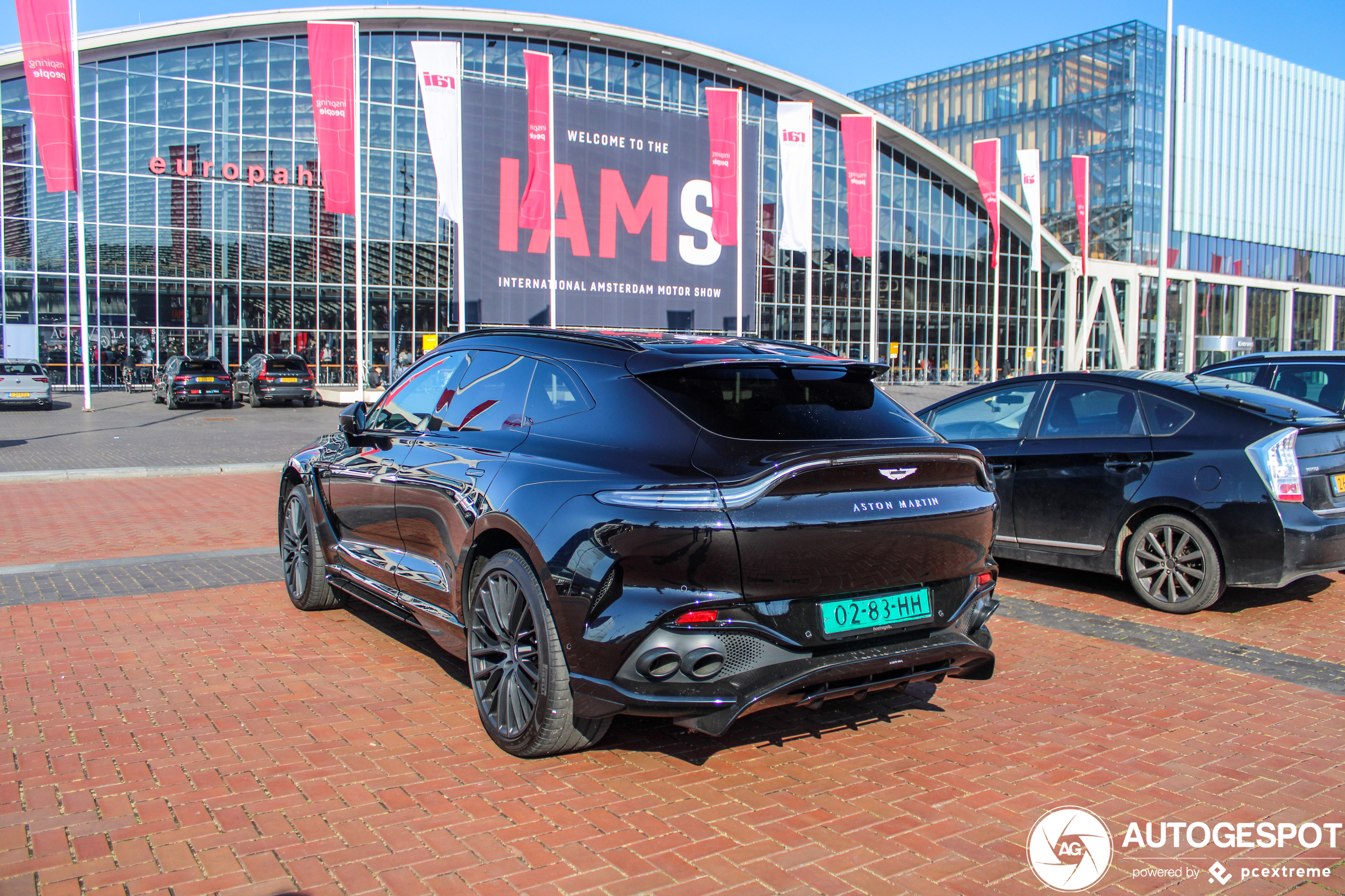 Aston Martin DBX707