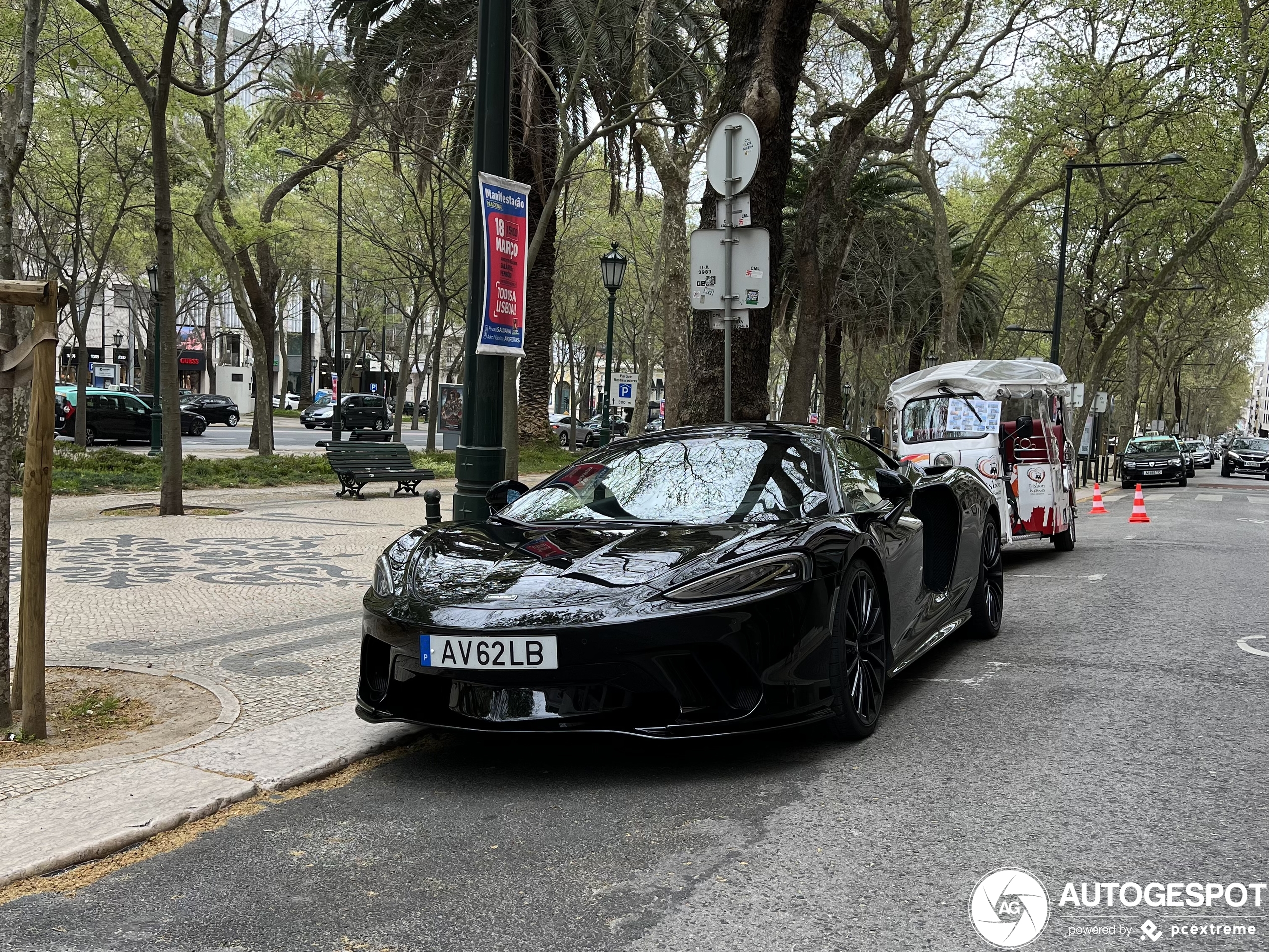 McLaren GT