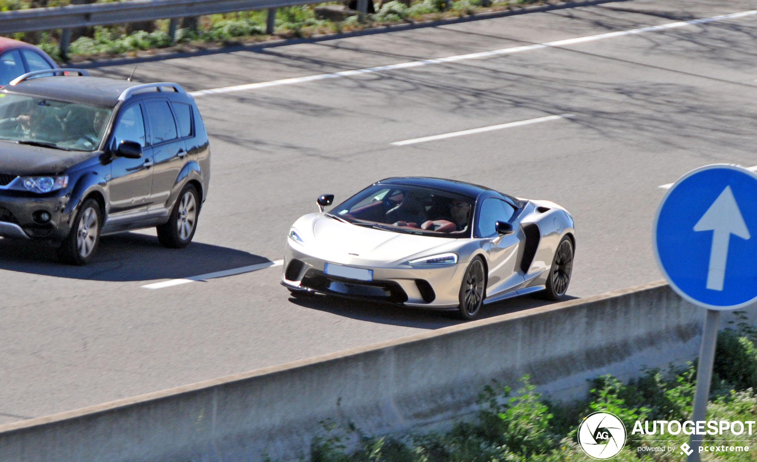 McLaren GT