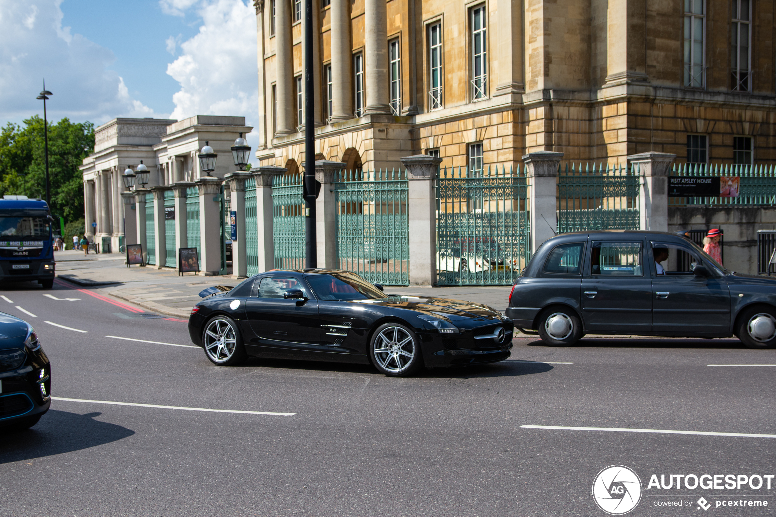 Mercedes-Benz SLS AMG