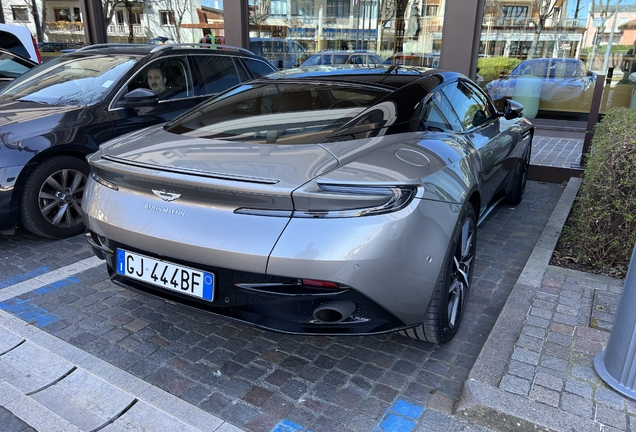 Aston Martin DB11 V8