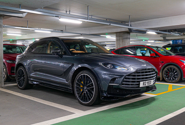 Aston Martin DBX707