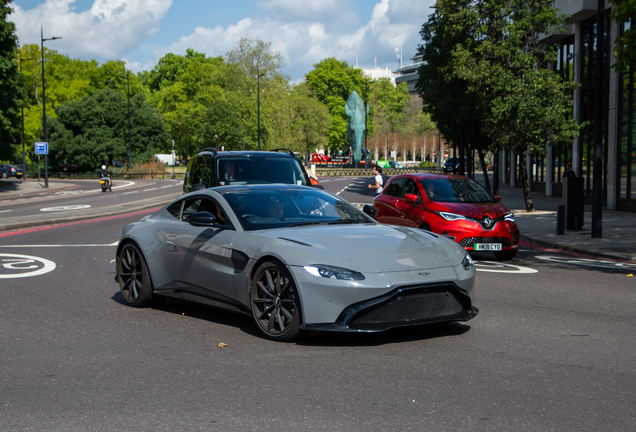 Aston Martin V8 Vantage 2018