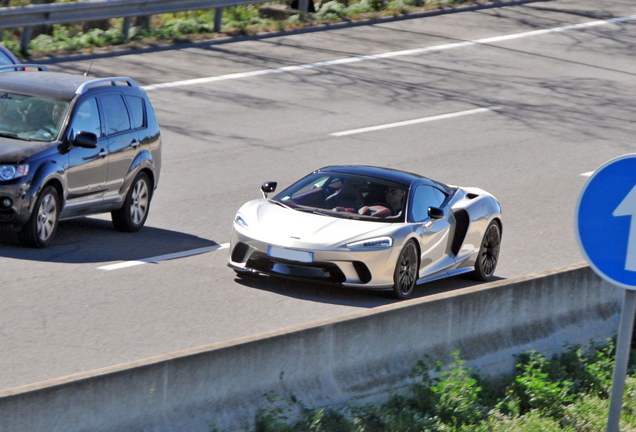 McLaren GT