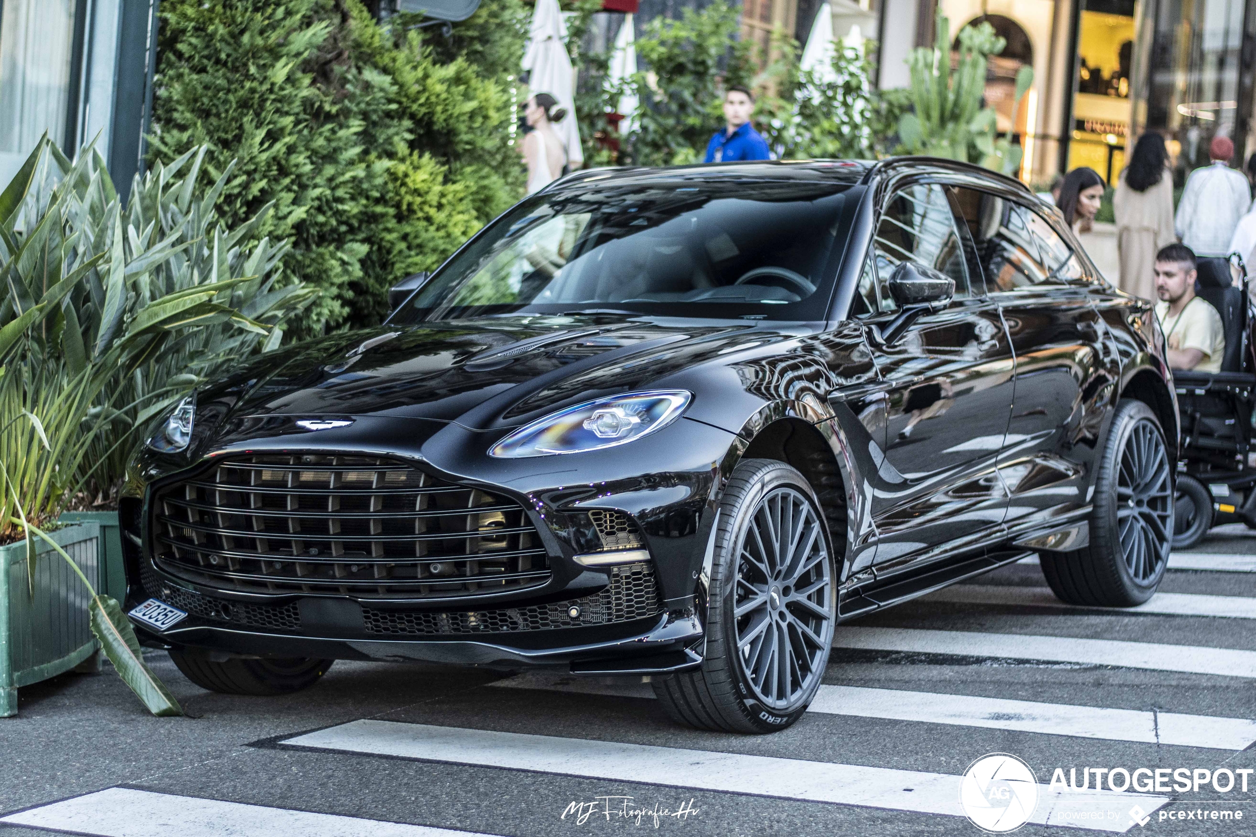 Aston Martin DBX707