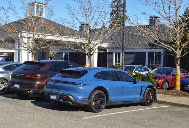 Porsche Taycan Turbo S Cross Turismo