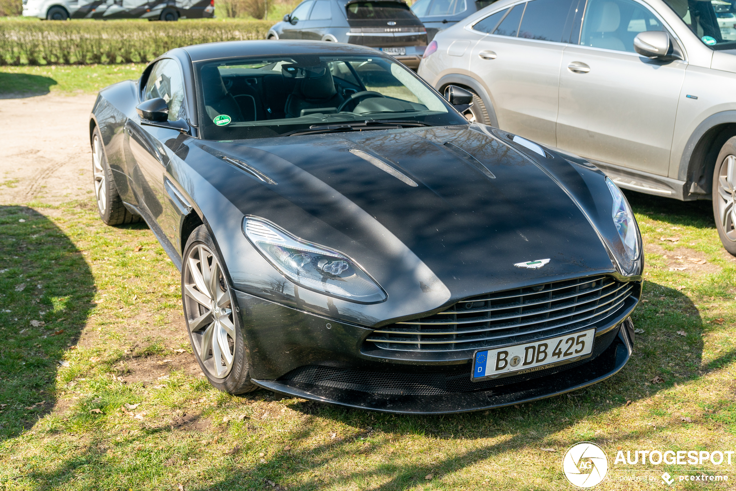 Aston Martin DB11