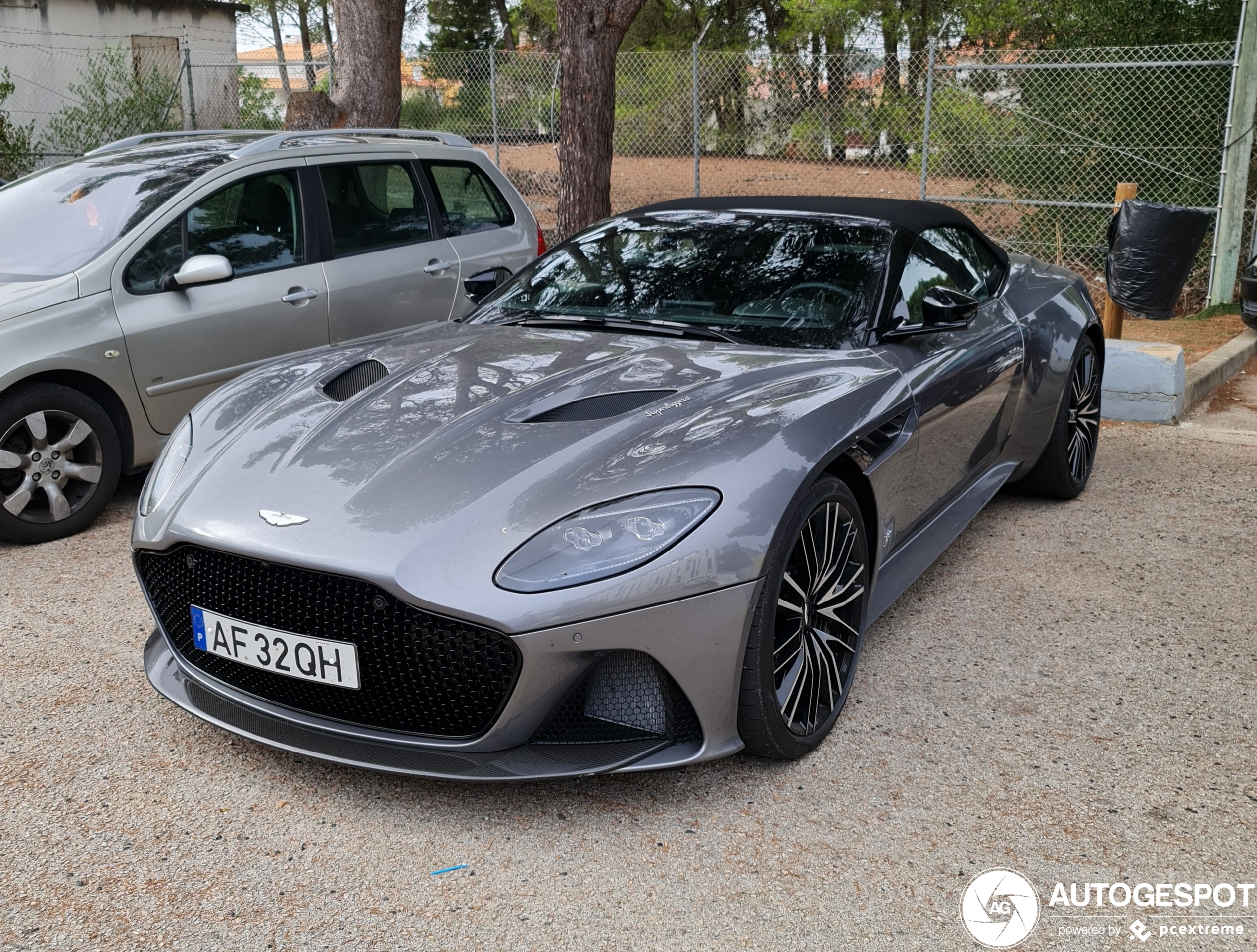 Aston Martin DBS Superleggera Volante