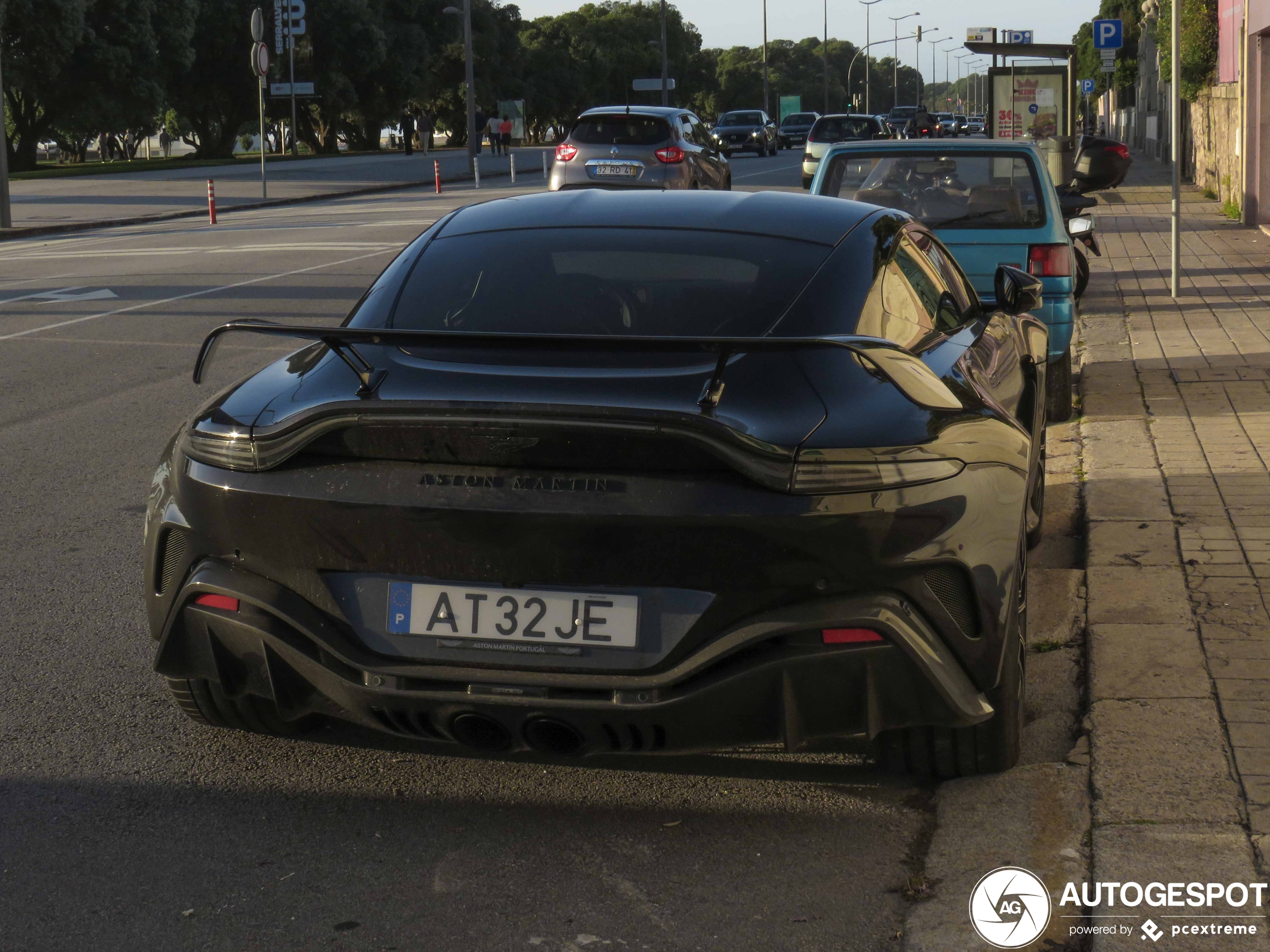 Aston Martin V12 Vantage 2023