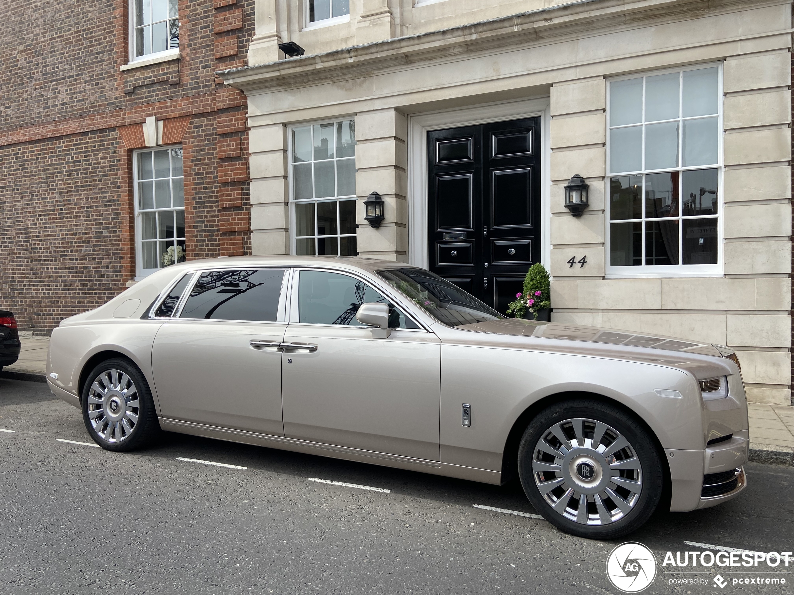 Rolls-Royce Phantom VIII EWB