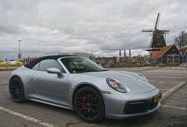 Porsche 992 Carrera 4S Cabriolet