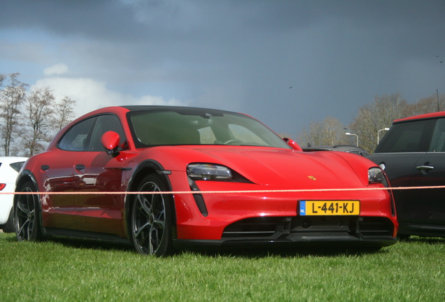 Porsche Taycan Turbo S Cross Turismo