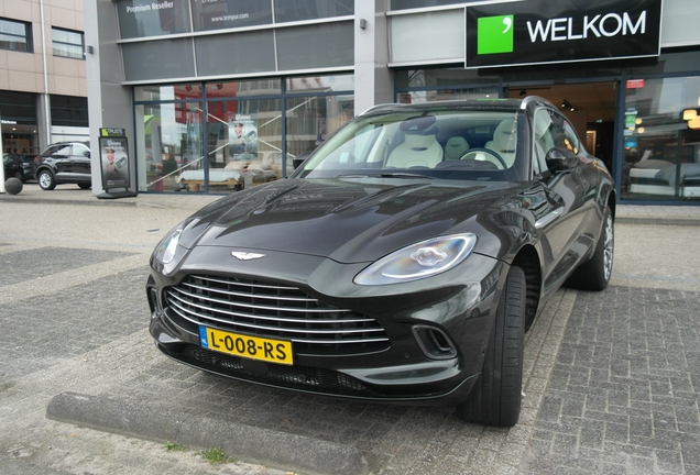 Aston Martin DBX