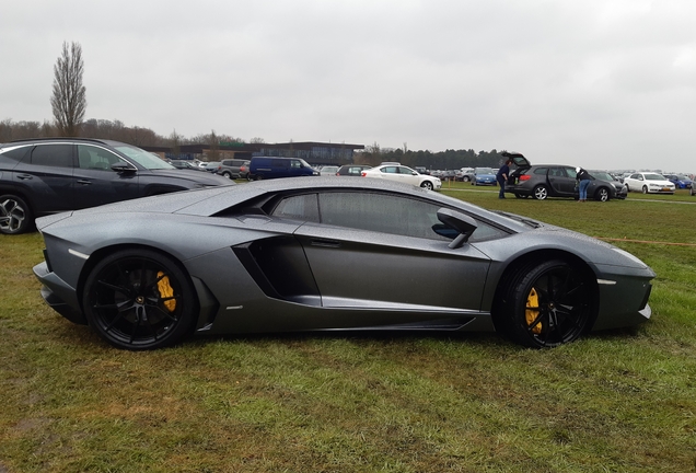 Lamborghini Aventador LP700-4